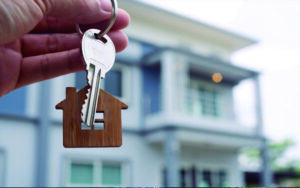 Comprar una casa es una decisión significativa que puede estar influenciada por varios factores, incluyendo el momento del año.