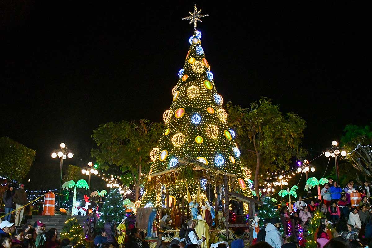 Debido a la temporada navideña que recién comienza; es por ello que se realizó la inauguración de estas festividades que serán de gran atracción turística.