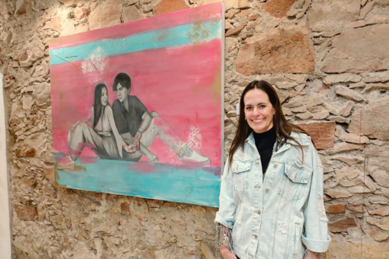 Ana Montes teje con hilos su arte