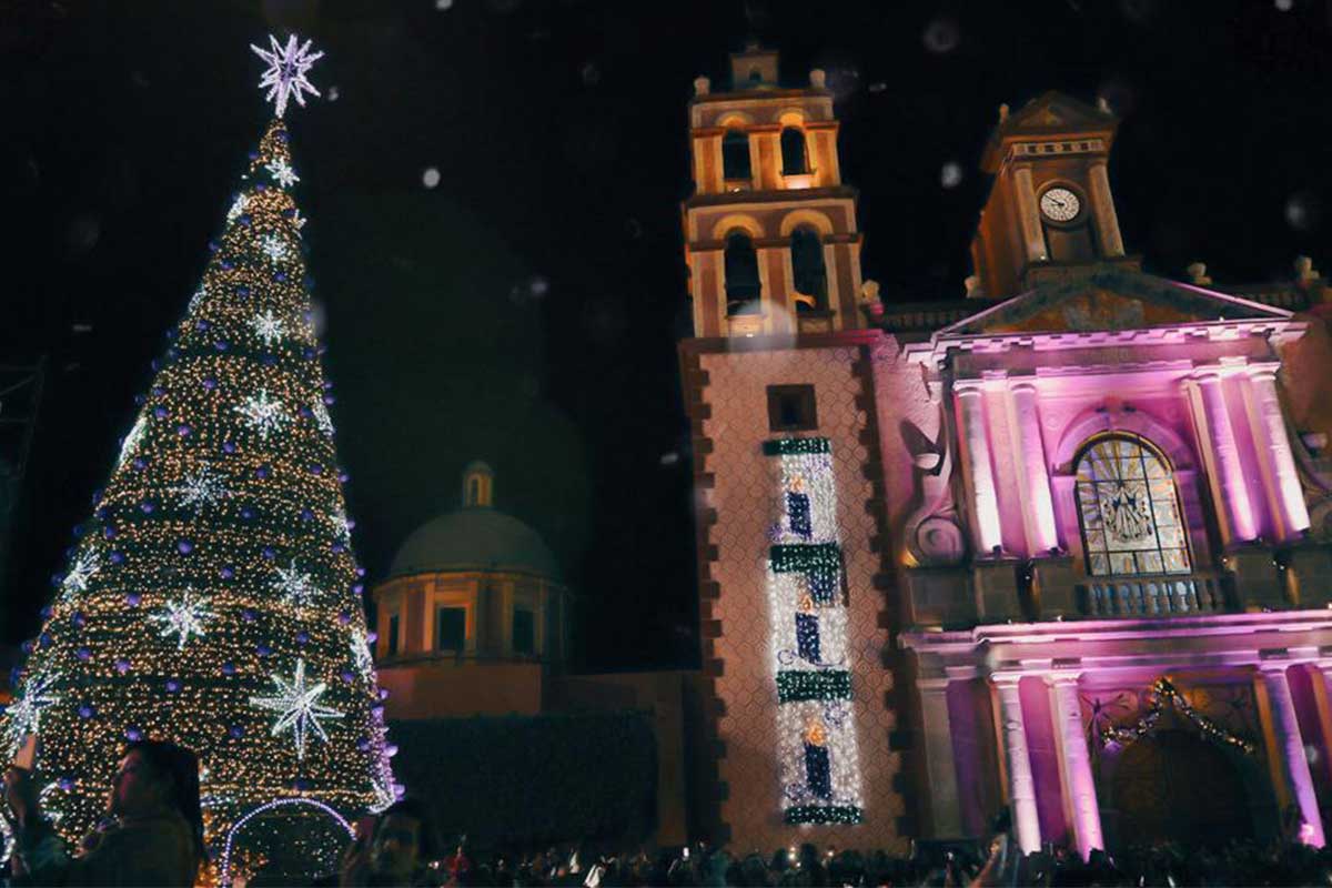 Norma Mejía Lira dijo sentirse muy emocionada de realizar el encendido del Árbol de los Deseos, con el cual se da inicio de los festejos navideños.