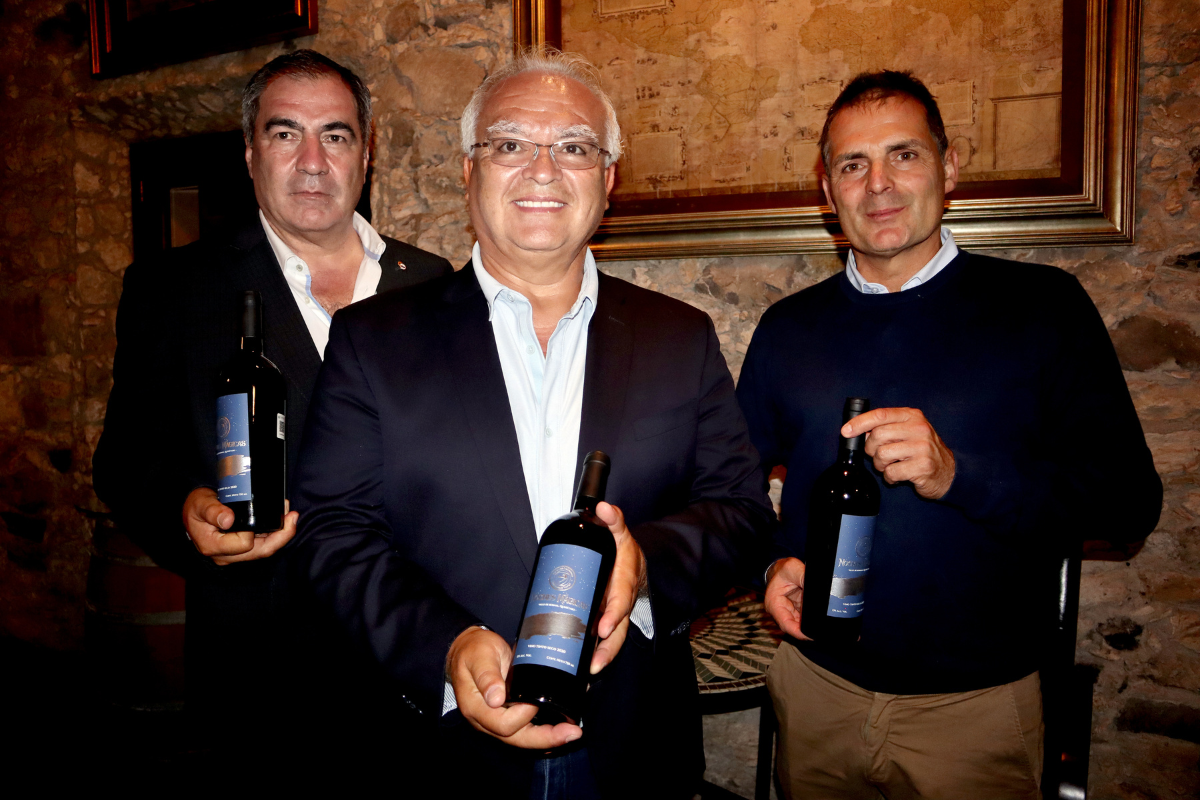 Miguel González, Luis Omar Tapia y Lluis Raventos. / Fotos: Armando Vázquez, Carlos Curiel y Archivo.