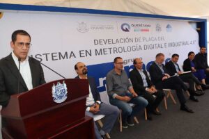 Héctor Mendoza Pesquera alabó la inversión generada en Corregidora. / Foto: Armando Vázquez