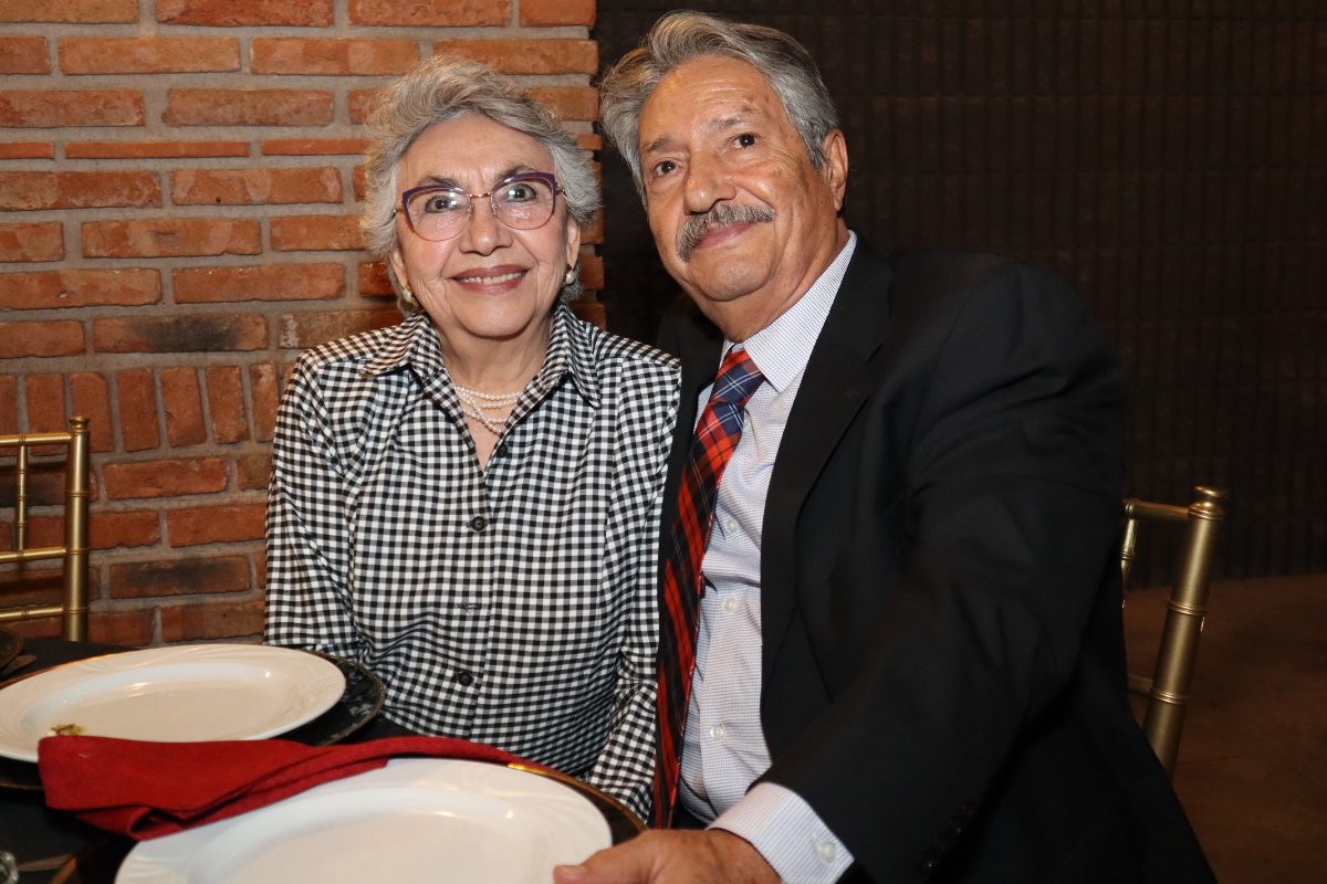 13 Margarita Chávez celebra la vida. María Eugenia y Sergio Camacho