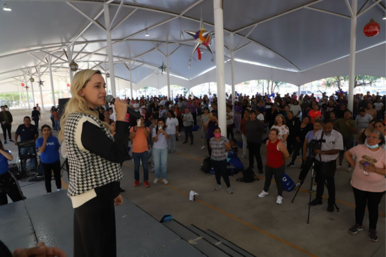 La presidenta del DIF de Querétaro animó a las mujeres a aprovechar esta clase especial en beneficio de su salud.
