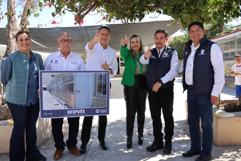 El alcalde de Cadereyta, Miguel Martínez Peñaloza y el gobernador Mauricio Kuri González encabezaron la entrega de obras de rehabilitación integral en escuelas primarias.