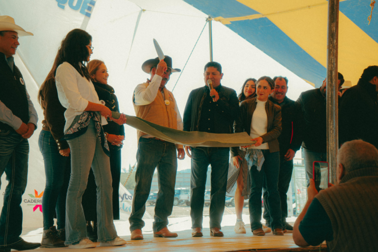 El alcalde Miguel Martínez Peñaloza inauguró la primera edición de ‘Pulqueando en Boyé’, festival en el que participaron 17 productores de esta bebida ancestral de las delegaciones de Boyé y Vizarrón.