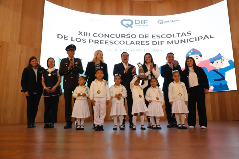En la ceremonia de premiación, Arahí Domínguez felicitó a las 90 niñas y niños que participaron en este ya tradicional concurso del DIF Municipal.