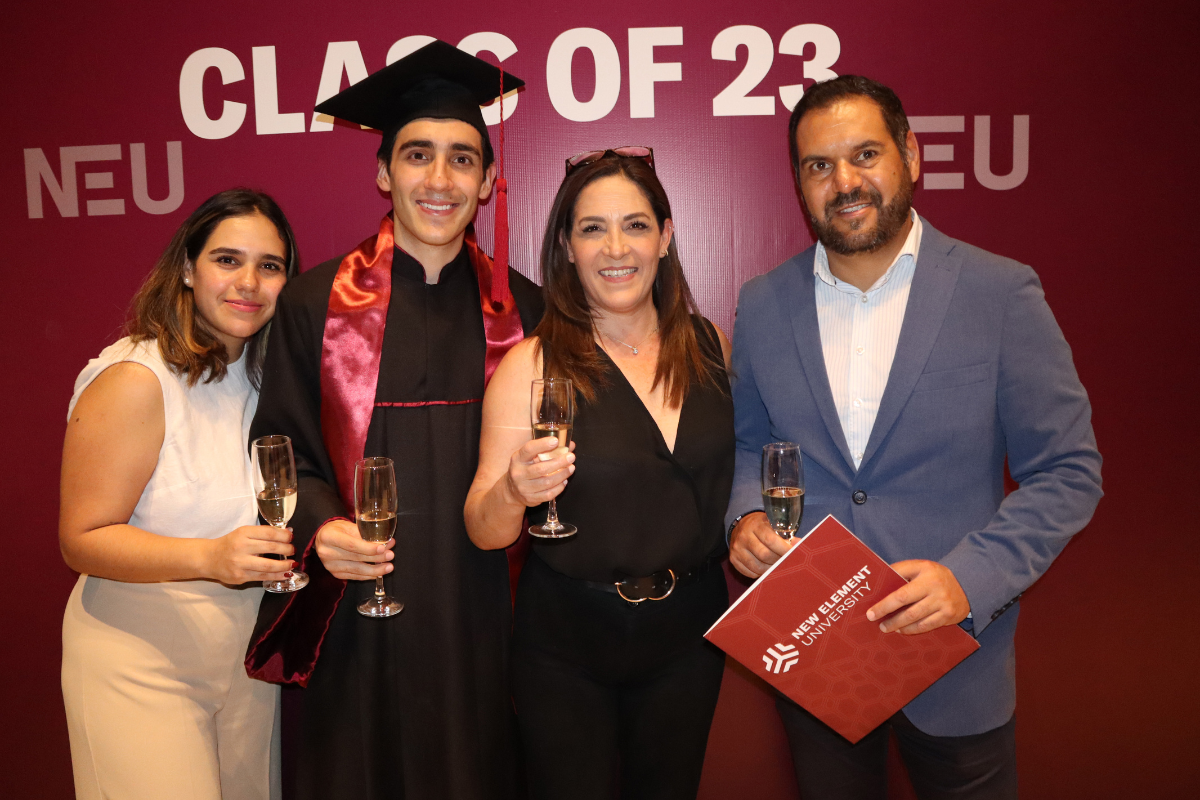 19 New Element University gradúa a su segunda generación. Hassibeh, Eduardo, Samira y Miguel Águila