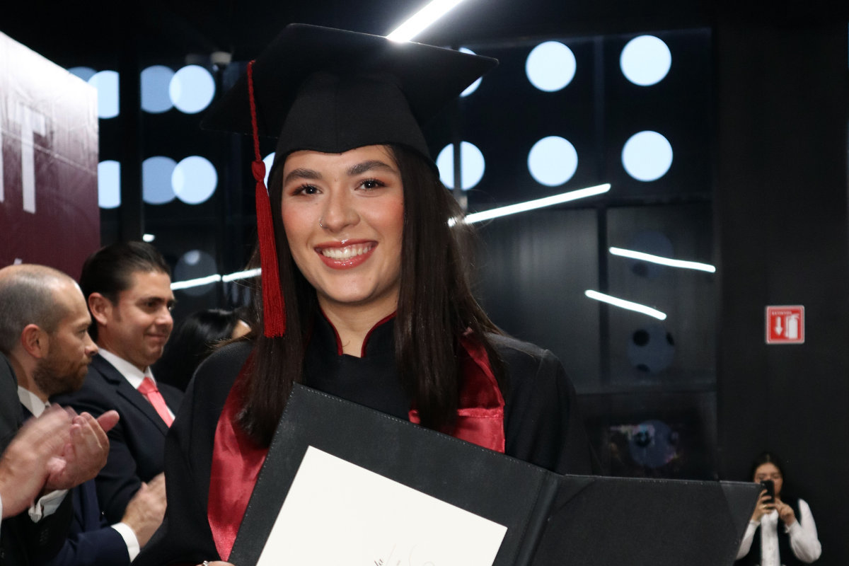 24 New Element University gradúa a su segunda generación. Ximena García