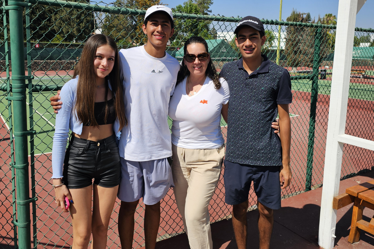 6 Torneo de tenis en San Gil. Familia Tosqui