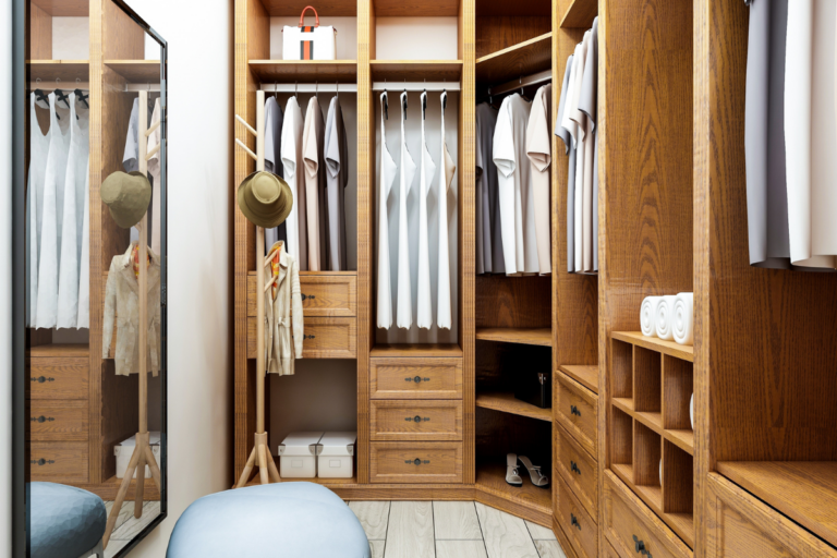 Ideas ingeniosas para maximizar espacio Diseños de closet para cuartos pequeños