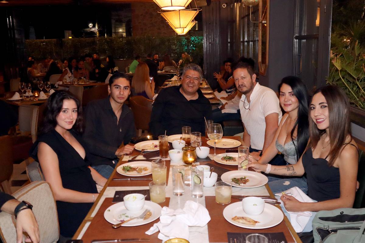 13 Nuevos platillos en el restaurante La Única. Marian Gómez, Israel Medina, Eduardo Nives, Gerardo Medina, Lú Salaz y Paulina