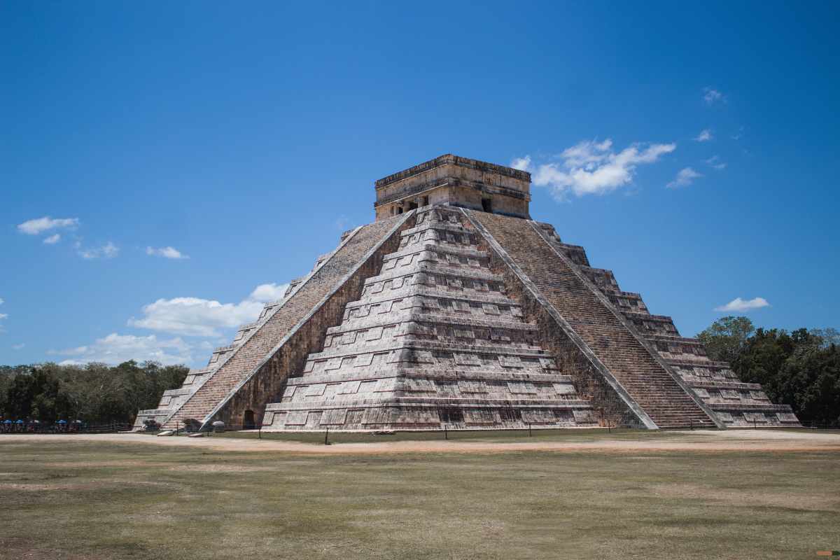 Dia Internacional de los Monumentos y Sitios Celebrando la riqueza del patrimonio mundial piramide