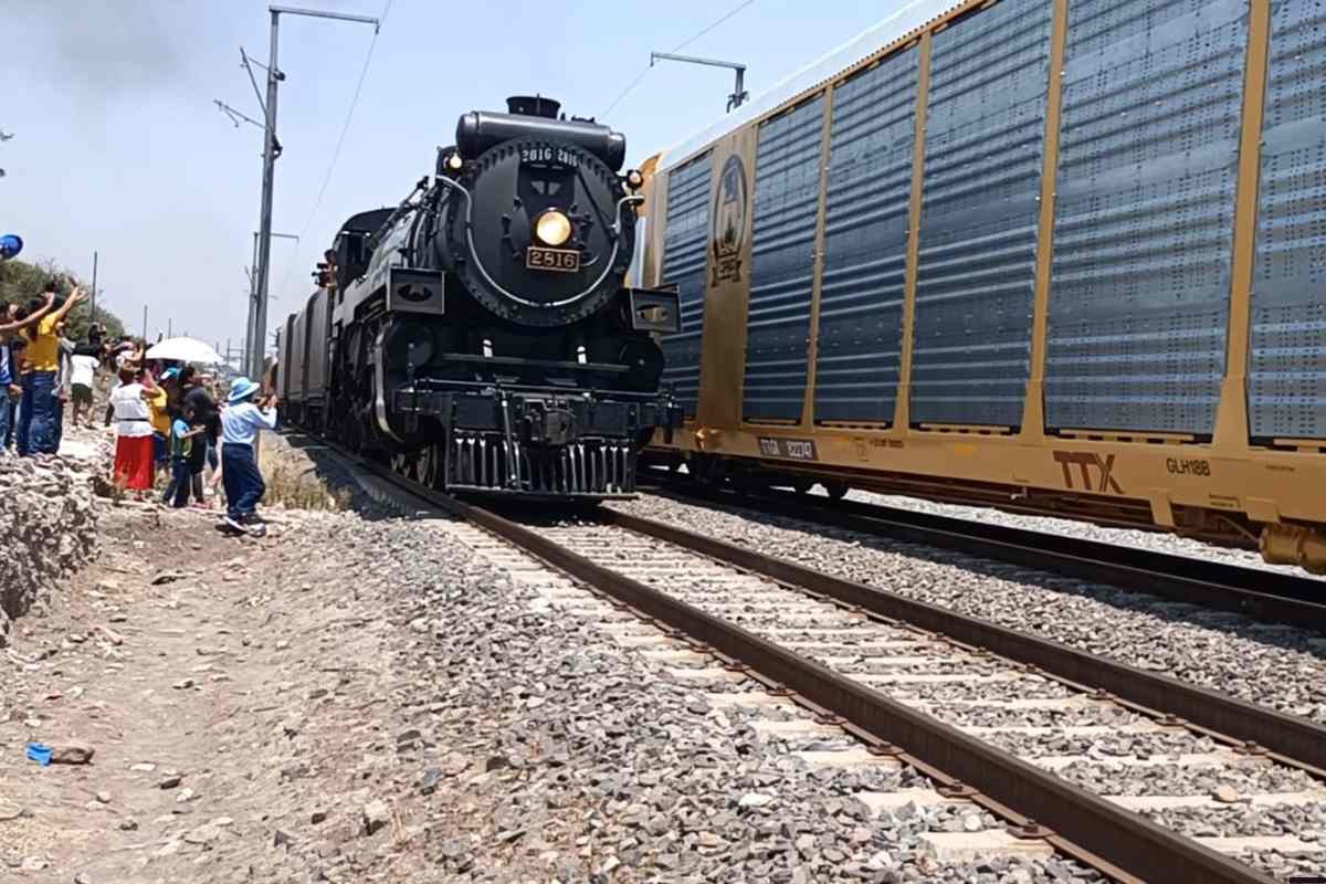 Cautiva paso de Locomotora Empress