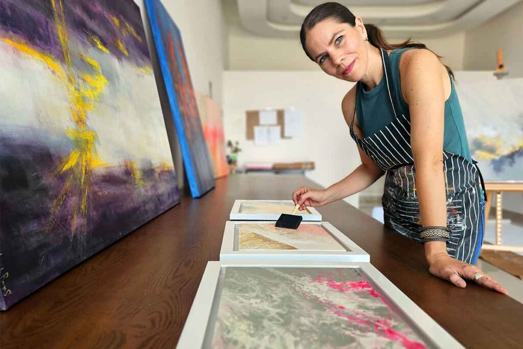 La pintora Jimena Romo es una artista plástica inscrita en el expresionismo abstracto