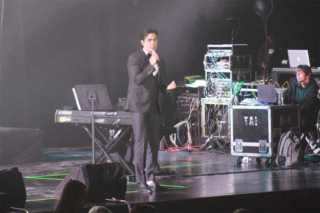 Lupita D'Alessio se despide de los escenarios y ofrece en Querétaro un show inolvidable junto a su hijo Ernesto