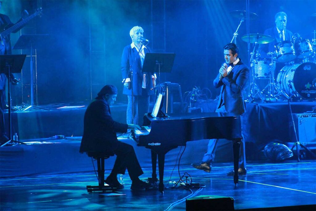 Lupita D'Alessio se despide de los escenarios y ofrece en Querétaro un show inolvidable junto a su hijo Ernesto