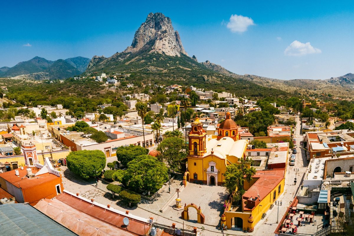 Descubre Peña de Bernal 5 experiencias imperdibles que no te puedes perder