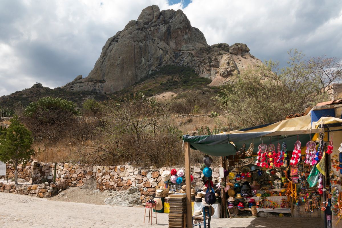 Descubre Peña de Bernal 5 experiencias imperdibles que no te puedes perder