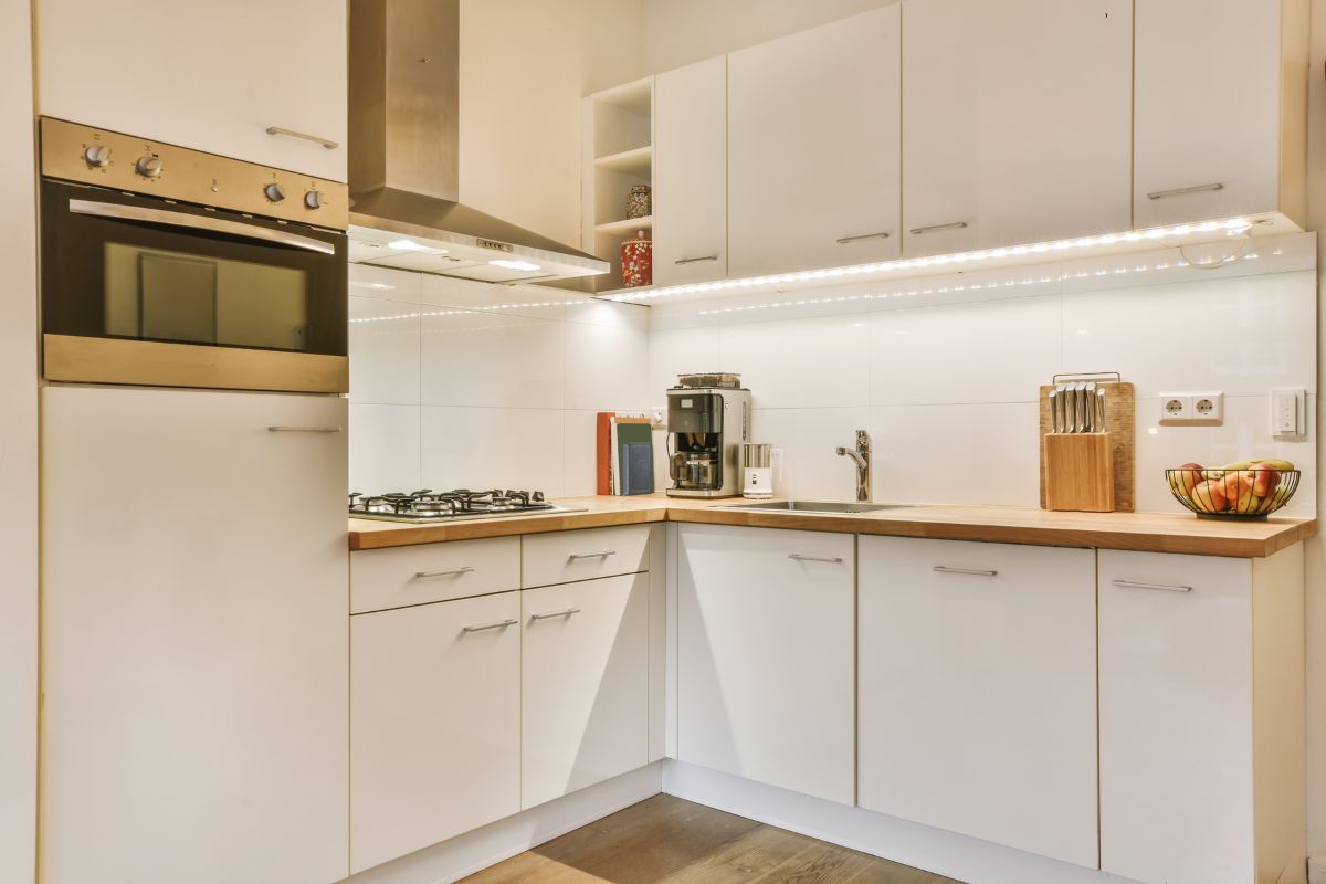 Decoración cómoda y creativa para sacarle todo el provecho a tu cocina pequeña