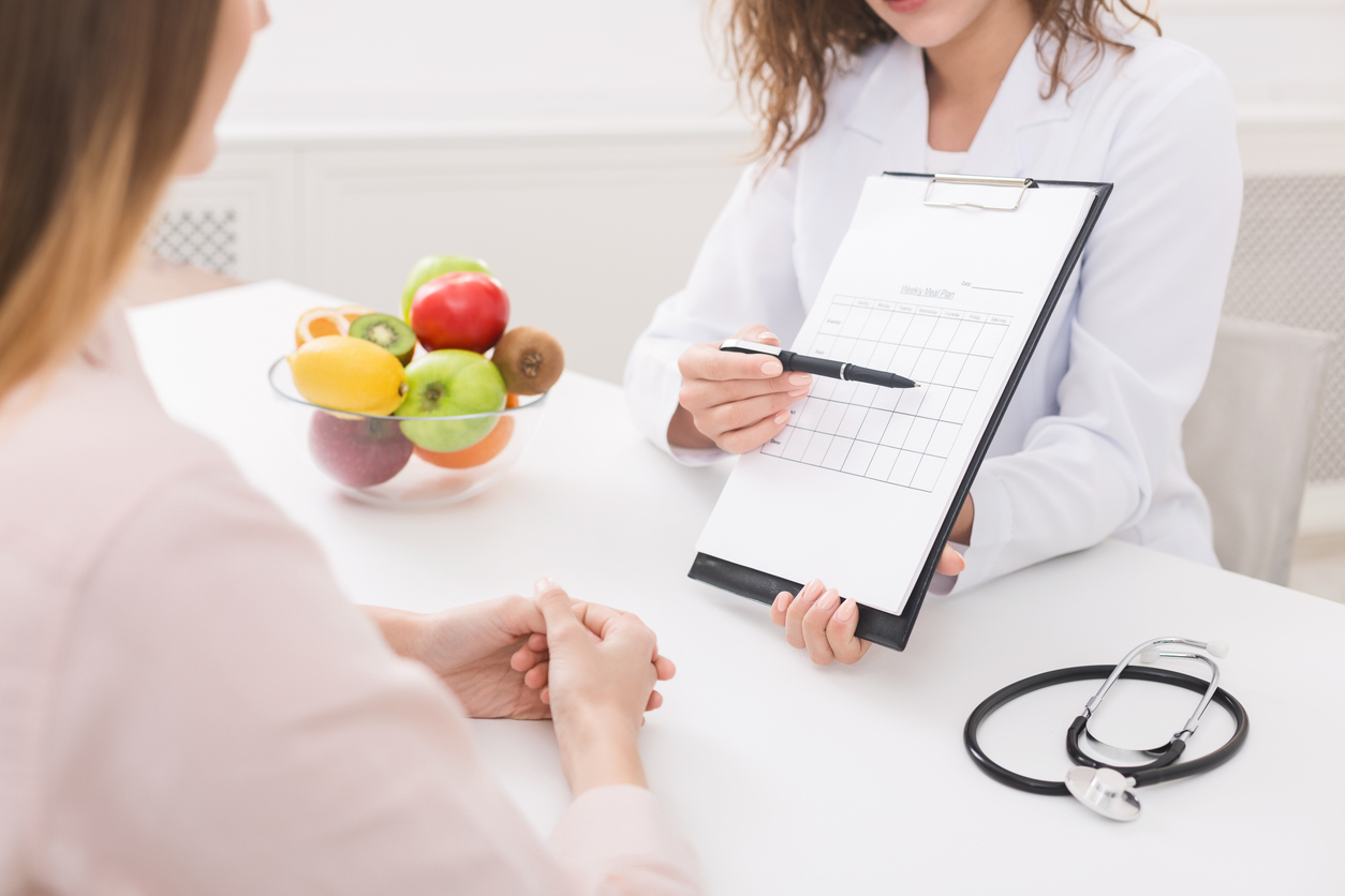 Guía práctica para seleccionar al nutriólogo ideal en Querétaro. Conoce perfiles, costos, especialidades y recomendaciones de la Guía de Salud VSD!