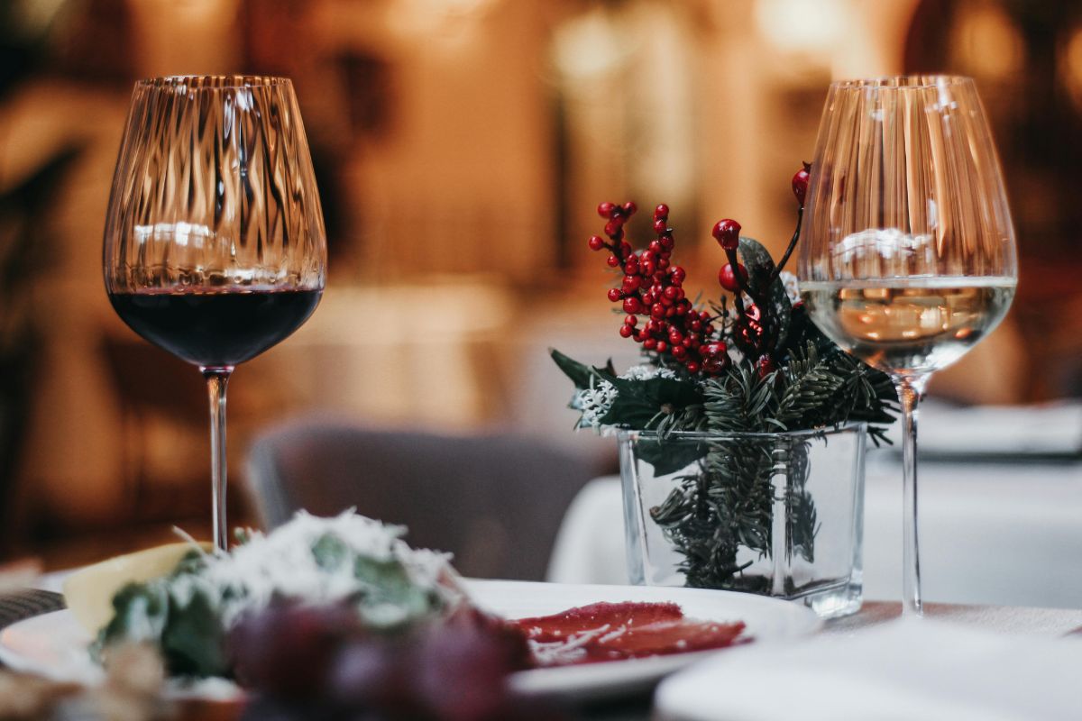 Maridajes ideales para cenas navideñas: vinos que realzan el sabor de tus platillos