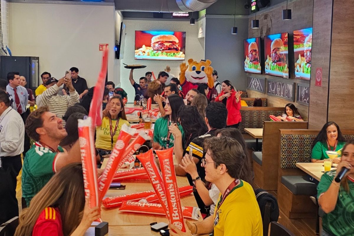 Boston’s Pizza conquista Querétaro con pizzas y sports bar