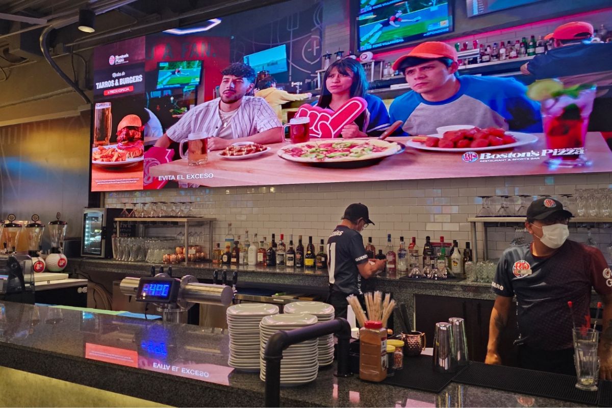 Boston’s Pizza conquista Querétaro con pizzas y sports bar