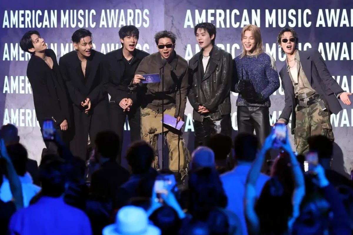 BTS, Sabrina Carpenter, Shakira y Karol G, dominan los American Music Awards 2026