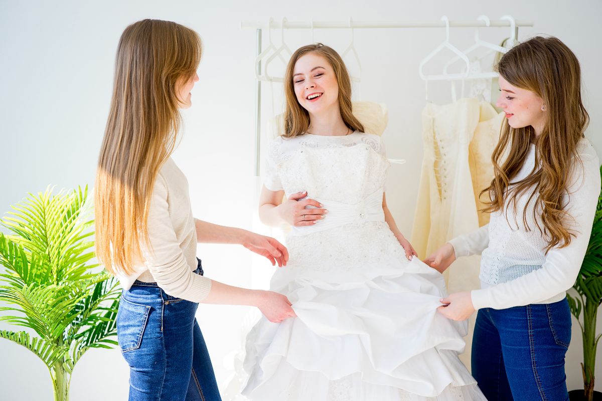 Funciones de las damas de honor antes y durante la boda