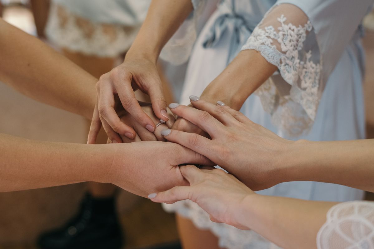 Funciones de las damas de honor antes y durante la boda