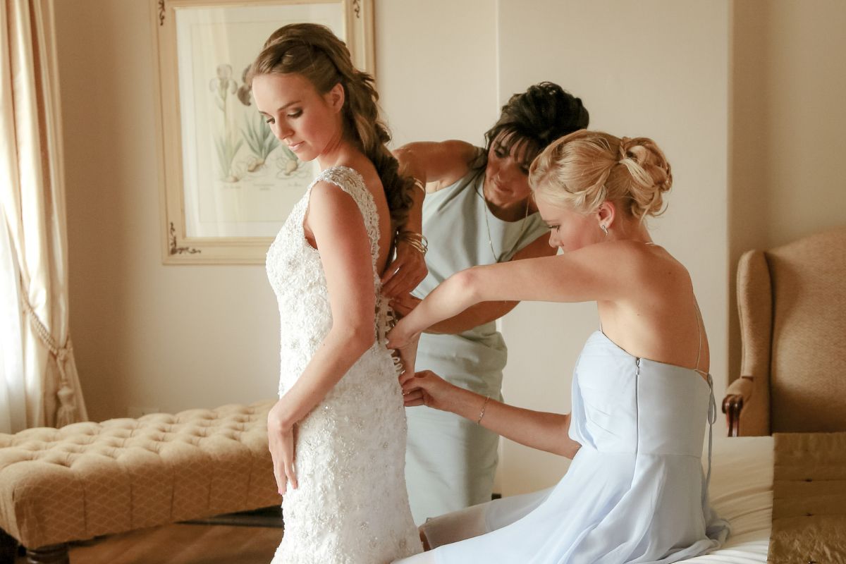 Funciones de las damas de honor antes y durante la boda